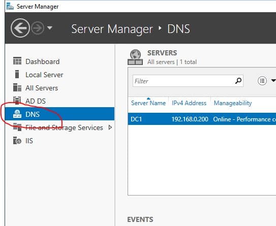 Server Manager with DNS selected in the left navigation pane